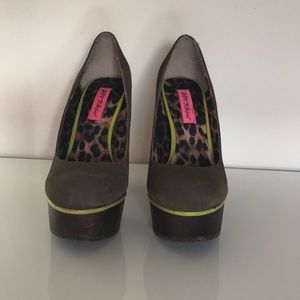 Betsy Johnson maxiee shoes